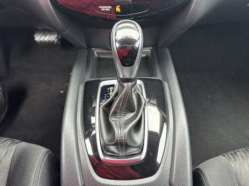 Used 2017 Nissan Rogue SV w/ SV Premium Package image 36