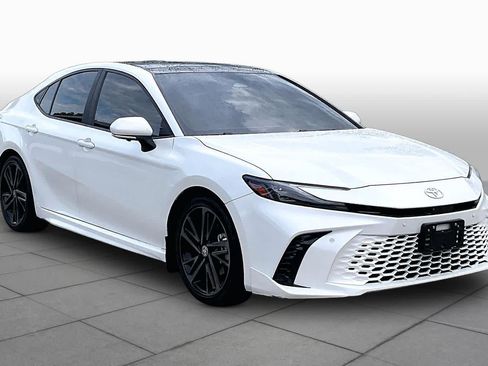 Used 2025 Toyota Camry XSE w/ Premium Plus Package FWD image 3