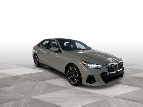Used 2026 BMW 530i xDrive AWD/4WD image 2