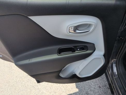 Used 2022 Jeep Renegade Limited AWD/4WD image 26