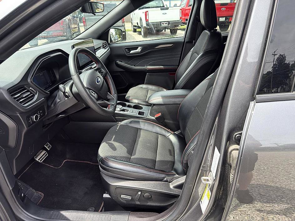 Used 2023 Ford Escape ST-Line w/ Tech Pack #1 AWD/4WD image 18