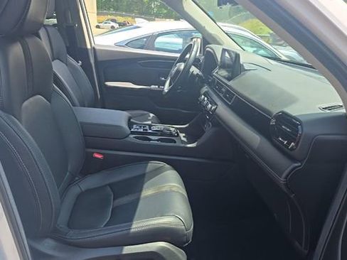 Used 2025 Honda Pilot EX-L image 7