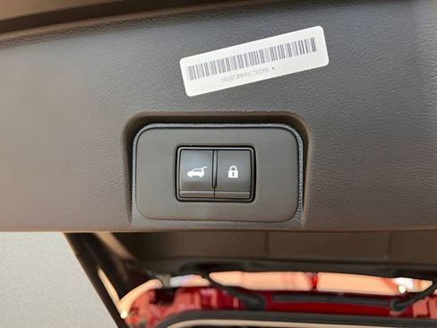 Used 2025 Nissan Rogue SV AWD/4WD image 9