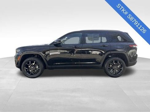 New 2025 Jeep Grand Cherokee Limited image 4