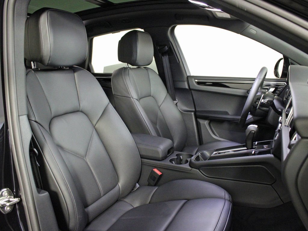 Certified 2026 Porsche Macan AWD/4WD image 39