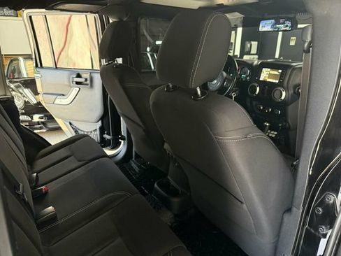 Used 2017 Jeep Wrangler Unlimited Sahara AWD/4WD image 26