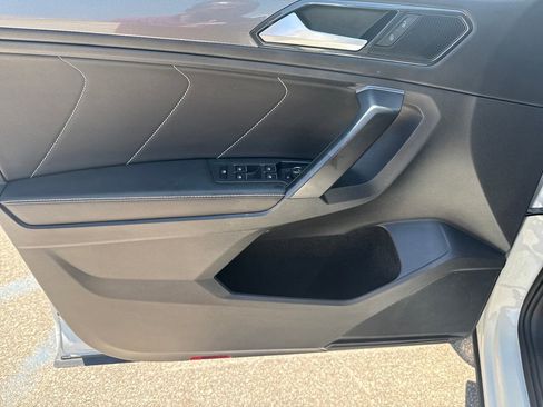 Used 2023 Volkswagen Tiguan SE image 17