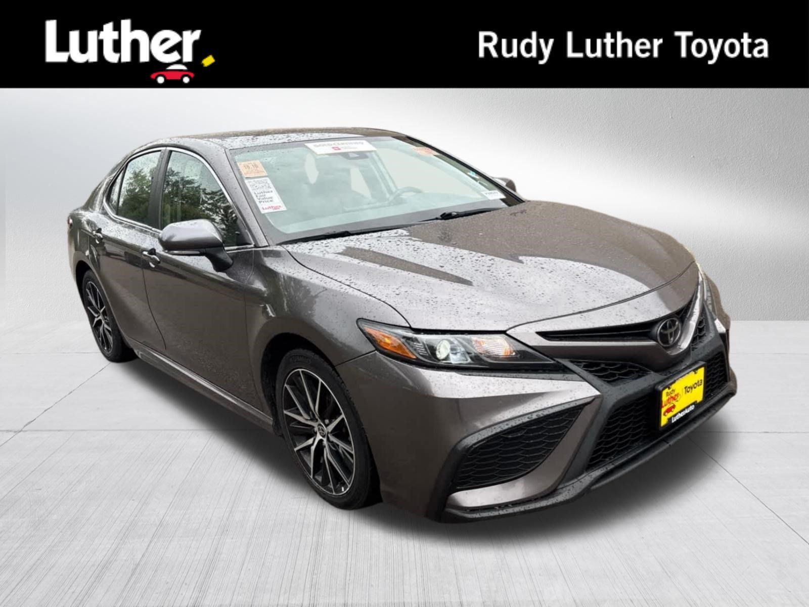 Used 2023 Toyota Camry SE w/ Cold Weather Package AWD/4WD image 1