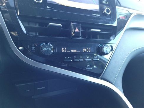 Used 2023 Toyota Camry SE image 11