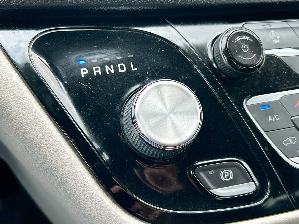 Used 2022 Chrysler Voyager LX FWD image 16