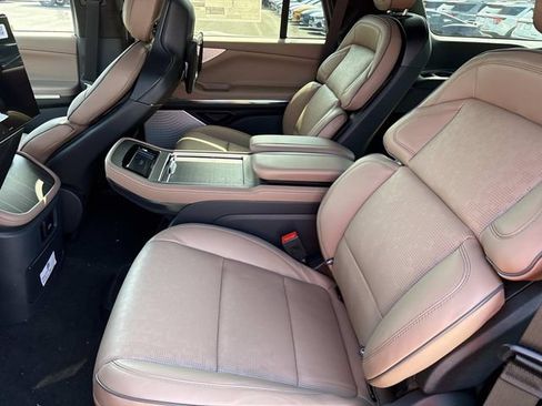 New 2026 Lincoln Navigator Black Label AWD/4WD image 18