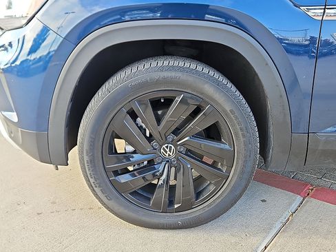 Certified 2022 Volkswagen Atlas Cross Sport SE w/ Panoramic Sunroof Package image 5