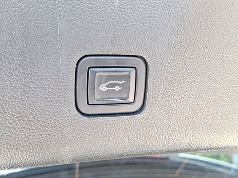 Used 2022 Chevrolet Traverse High Country FWD image 25
