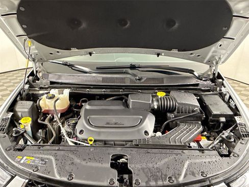 Used 2024 Chrysler Pacifica Touring-L FWD image 23