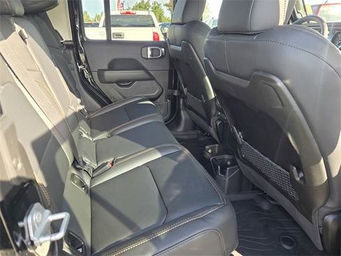 New 2025 Jeep Gladiator High Tide image 15