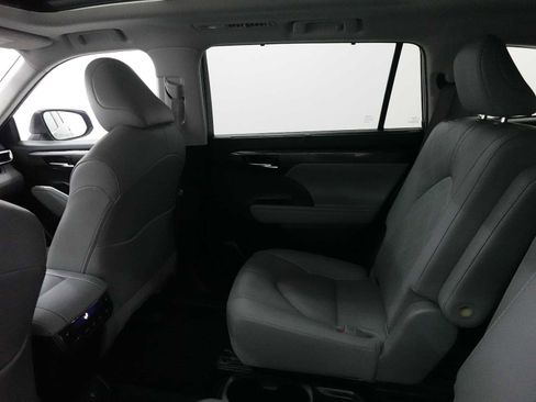 Used 2020 Toyota Highlander Platinum image 28