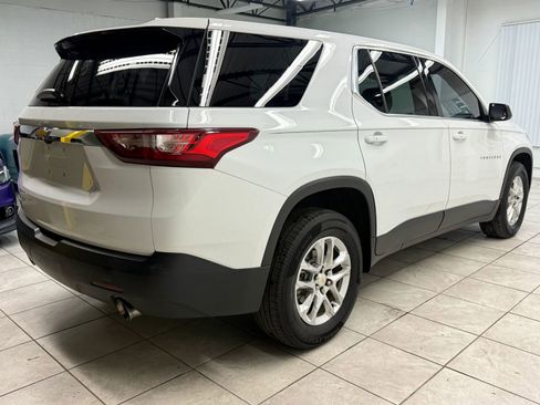 Used 2021 Chevrolet Traverse LS image 9