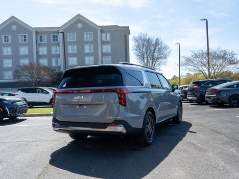 New 2026 Kia Carnival SX image 7