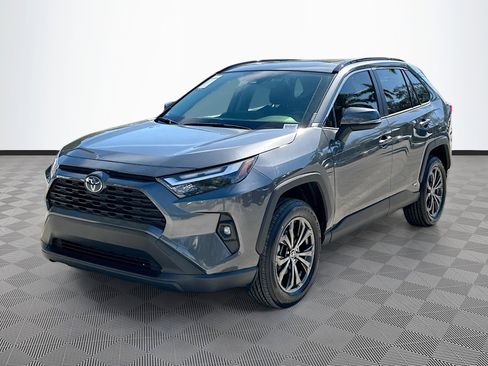 Used 2022 Toyota RAV4 XLE Premium image 3