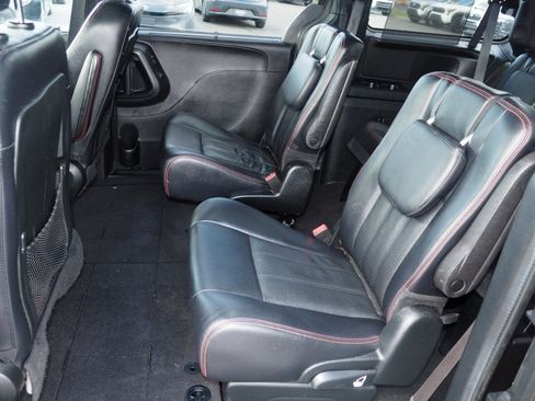 Used 2017 Dodge Grand Caravan GT image 12