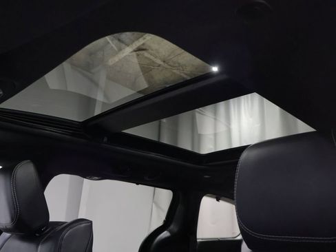 Used 2023 Chrysler Pacifica Touring-L w/ Uconnect Theater Family Group image 32