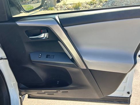 Used 2018 Toyota RAV4 XLE FWD image 31