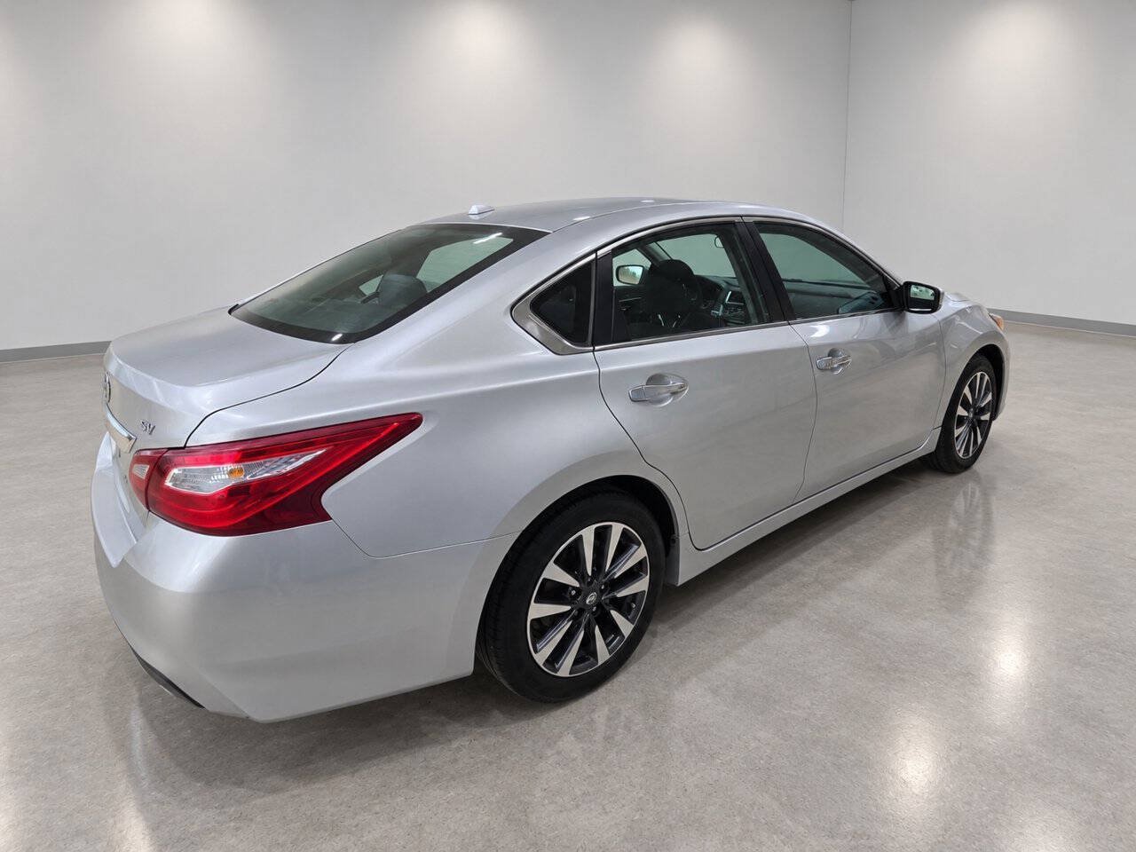 Used 2017 Nissan Altima 2.5 SV FWD image 6