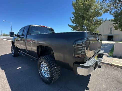 Used 2008 GMC Sierra 2500 SLT w/ Z71 Off-Road Package AWD/4WD image 2