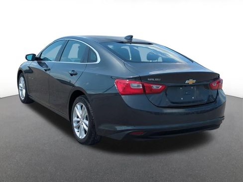 Used 2017 Chevrolet Malibu LT FWD image 4
