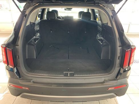 Used 2023 Kia Sorento S image 17