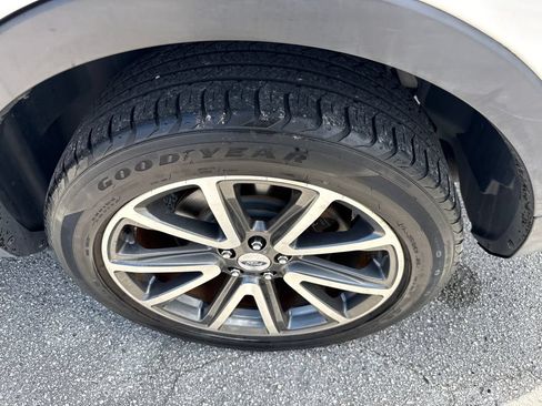 Used 2015 Ford Explorer XLT w/ Equipment Group 202B FWD image 11