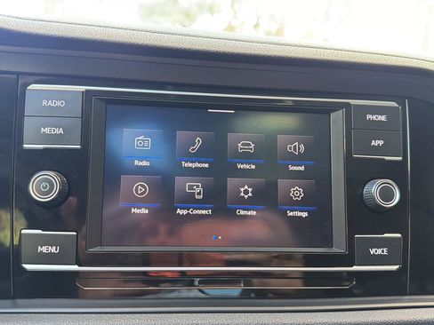 Certified 2024 Volkswagen Jetta SE w/ Panoramic Sunroof Package FWD image 22