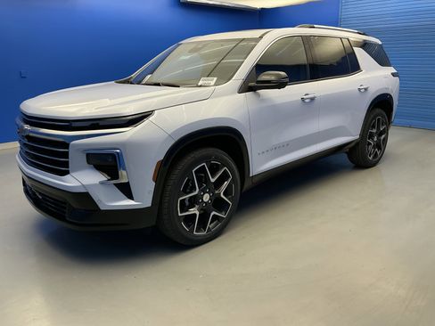 New 2026 Chevrolet Traverse High Country w/ LPO, Floor Liner Package AWD/4WD image 4