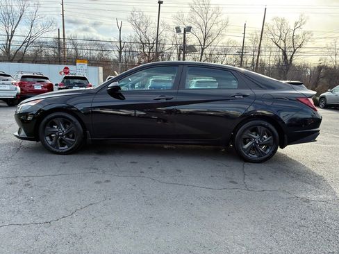 Used 2023 Hyundai Elantra SEL image 4