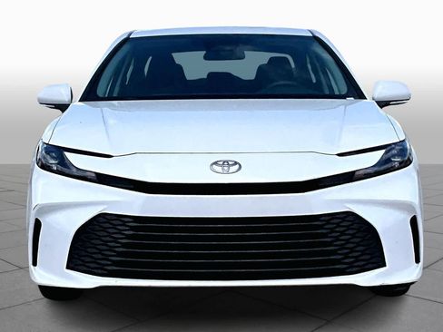 Used 2025 Toyota Camry LE FWD image 4