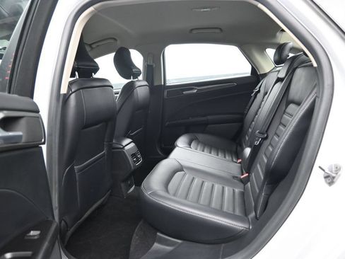 Used 2017 Ford Fusion SE w/ Fusion SE Technology Package FWD image 28