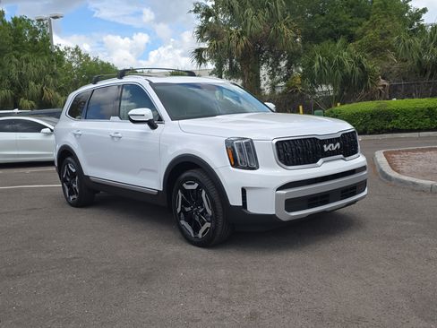 Certified 2024 Kia Telluride EX w/ EX Captain's Chair Package image 2