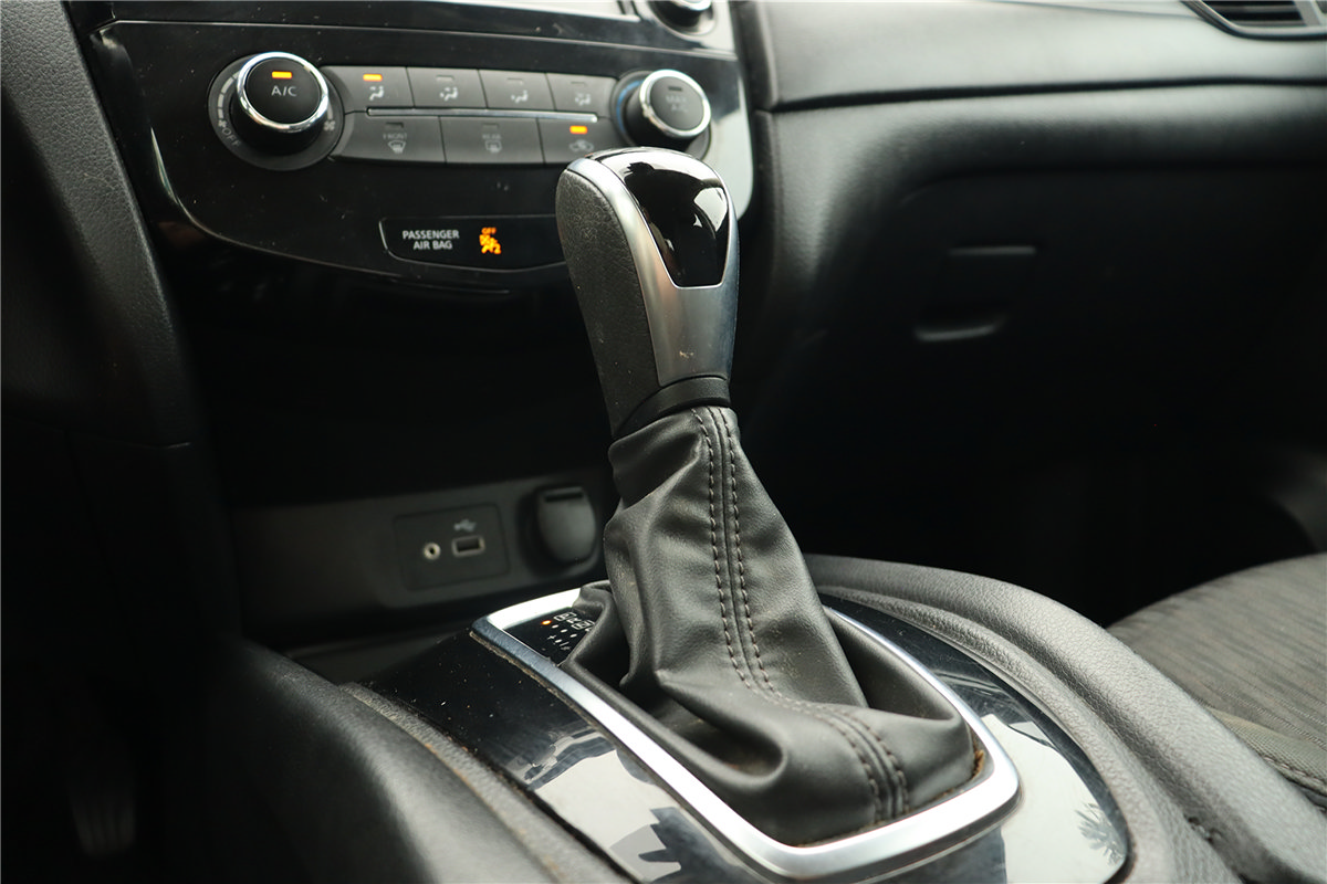 Used 2020 Nissan Rogue S FWD image 37