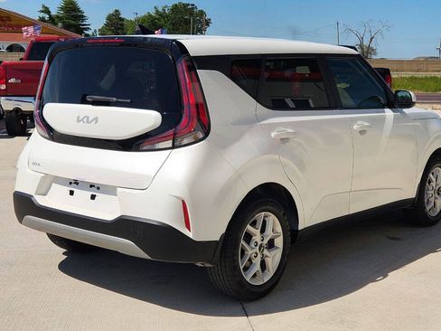 Used 2023 Kia Soul LX w/ LX Technology Package FWD image 6
