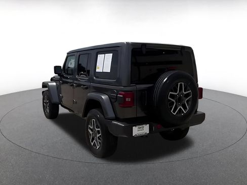 Used 2025 Jeep Wrangler Unlimited Sahara AWD/4WD image 7