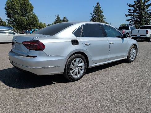 Used 2018 Volkswagen Passat 2.0T SE FWD image 3