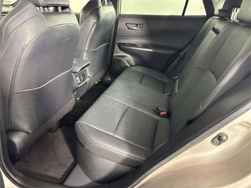 Used 2022 Toyota Venza XLE image 13