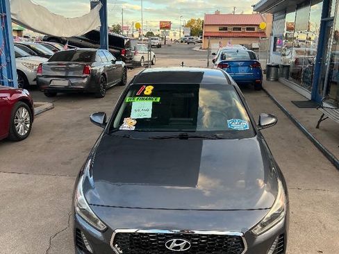 Used 2018 Hyundai Elantra GT FWD image 24