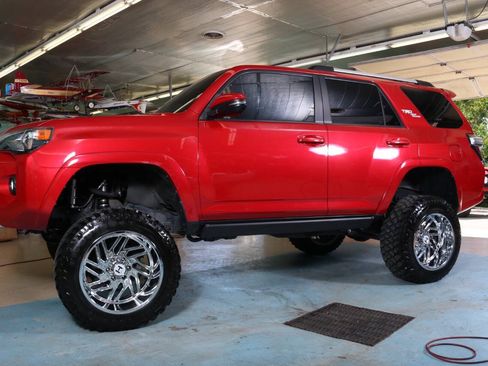 Used 2017 Toyota 4Runner TRD Off-Road Premium AWD/4WD image 9
