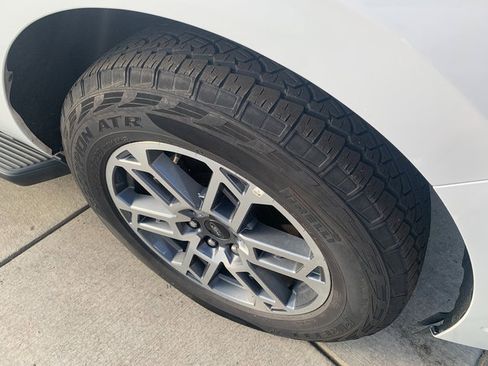 Used 2025 Ford Expedition Active AWD/4WD image 11