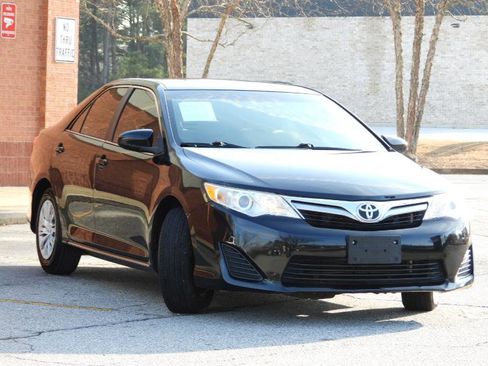 Used 2012 Toyota Camry LE image 3