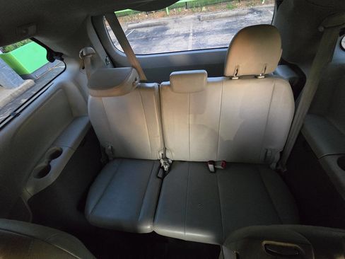 Used 2013 Toyota Sienna XLE image 18