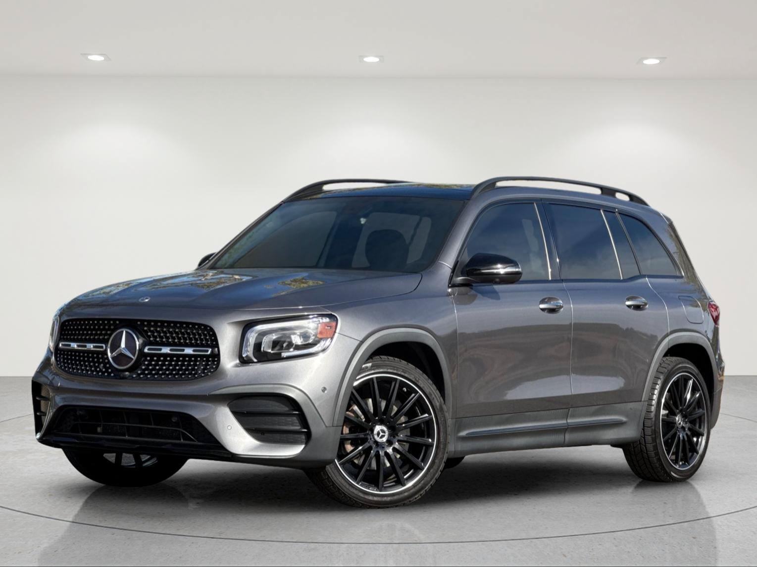 Used 2023 Mercedes-Benz GLB 250 4MATIC image 2