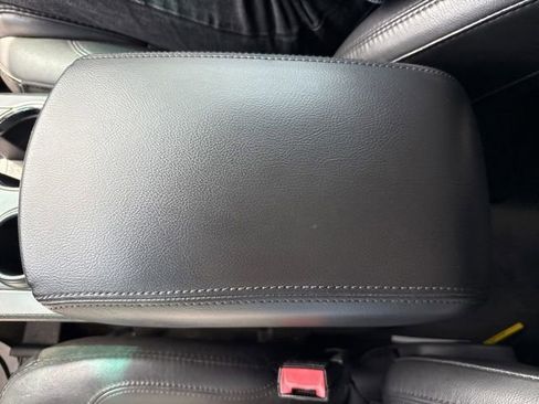 Used 2015 Ford Explorer Limited image 26