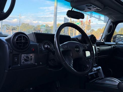 Used 2005 HUMMER H2 SUT w/ Preferred Equipment Group image 12